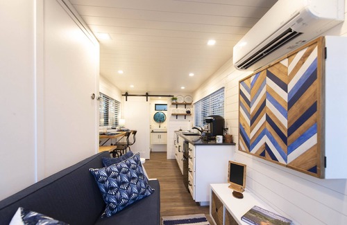 Waco House | *Pickelball* The Bluebonnet-Container Home!