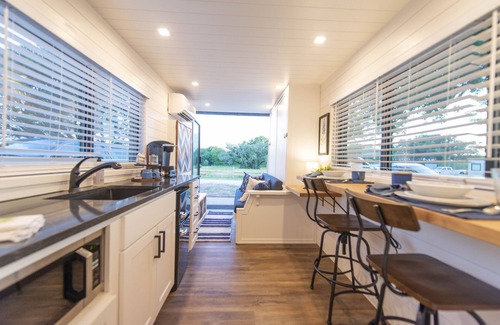 Waco House | *Pickelball* The Bluebonnet-Container Home!