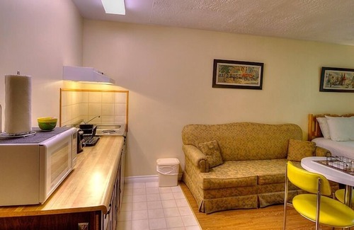 St. Andrews Hotel | Picket Fence Motel