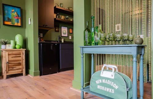 Covington Apartment | Pickle Factory In A Pickle Retro Loft 2 bedroom