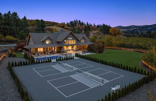 Leavenworth Cabin | Pickleball and Private Swimming Pool - Heated Year-Round!