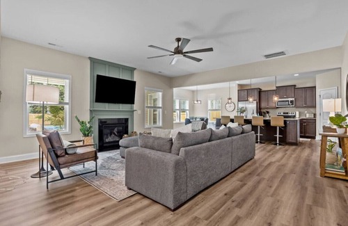 Aberdeen House | Pickleball, Arcade & Poker Retreat Near Pinehurst!