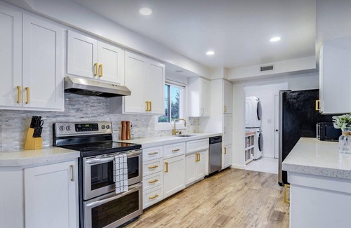North Tustin House | Pickleball Disney Resort w/heated pool &sleeps 12