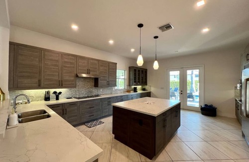 Ludlam House | Pickleball/Gameroom/Soccer Field/Pool