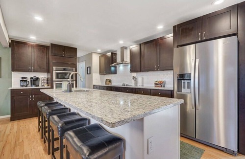 Park Vista House | Pickleball Palace! Courts & Games & Hot Tub & BBQ!