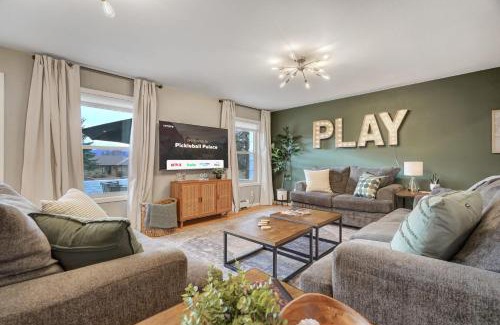 Park Vista House | Pickleball Palace Courts & Games & Hot Tub & BBQ