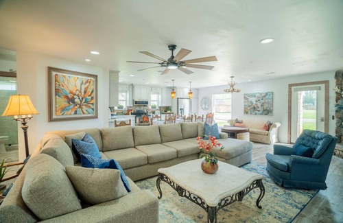 Granbury House | ❤️ Pickleball, Pool Table, Ping Pong, 4Bd 2bath quiet edition on FW side of town!