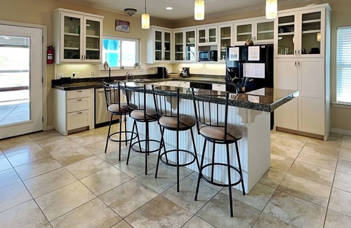 Palm Harbor House | Pickled Pirate | Pet Friendly, Kayaks Provided!