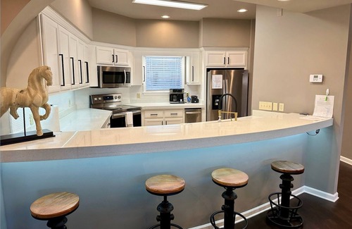 Counce House | Pickwick Lake Front Estate w/water views, boatslip & pool 3 mi to State Park