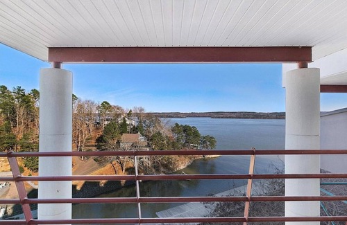 Counce Villa | Pickwick Lake Front River Walk Villa11 w/spectacular views, boatslip & pool