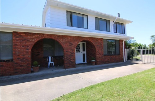 Bairnsdale House | Picnic Point House - close to all of East Gippsland's tourist attractions