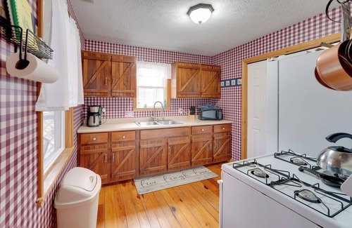 Rosedale Cottage | Picnics & Bonfires: Rosedale Retreat!
