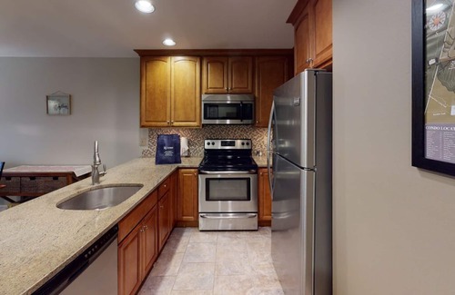 Killington Condo | Pico I-102 Beautifully decorated 3 bed 2 baths condo is just a short walk to the ski trails