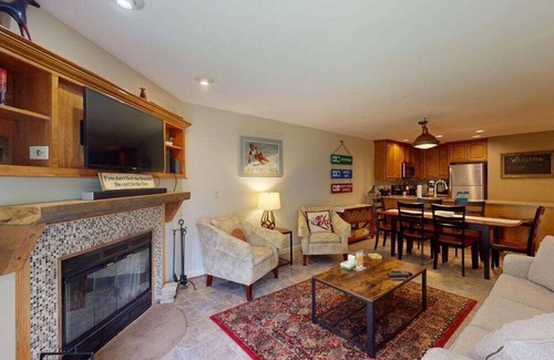 Killington Condo | Pico I-102 Beautifully decorated 3 bed 2 baths condo is just a short walk to the ski trails