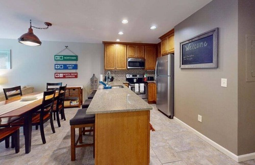 Killington Condo | Pico I-102 Beautifully decorated 3 bed 2 baths condo is just a short walk to the ski trails