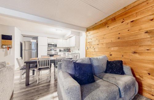 Mendon Apartment | Pico Mountain Perch, Unit B22