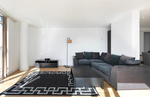 Island Gardens Apartment | Pics Worthy London 2 BR 2 Bath Flat Thames View Sleep 6