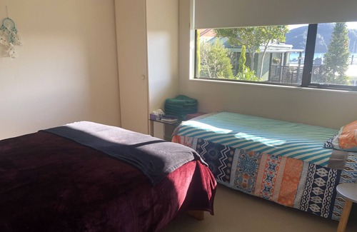 Picton House | Picton~marina views large 2 storey 5 bedroom short stroll to town and foreshore
