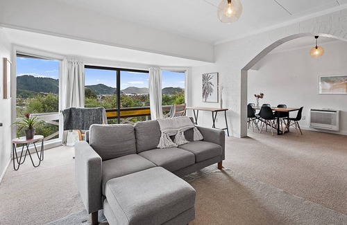 Picton House | Picton Stay In Charming Vibes