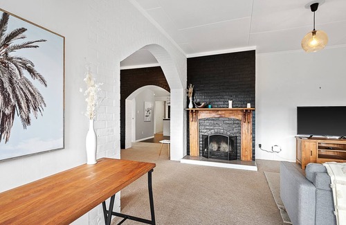 Picton House | Picton Stay In Charming Vibes
