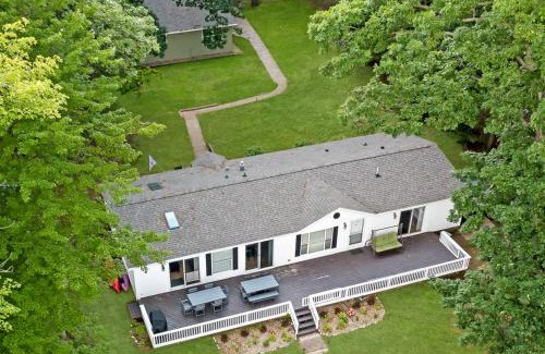 Pullman House | Picture Perfect Dual Home on the Lake