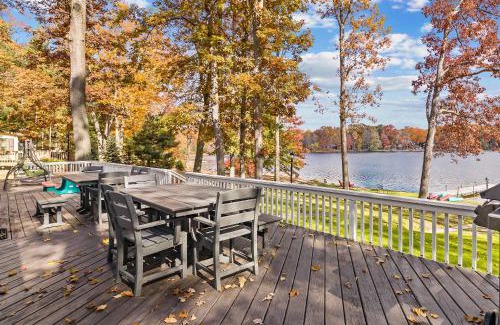 Pullman House | Picture Perfect Dual Home on the Lake