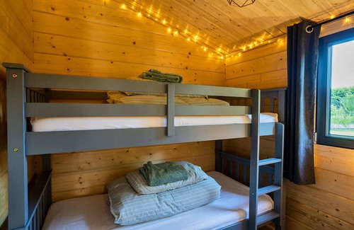 Arnold Cabin | Picture Perfect Lodge at Kingfisher Lakes | Stunning Lake Views & Fab Hot Tub |