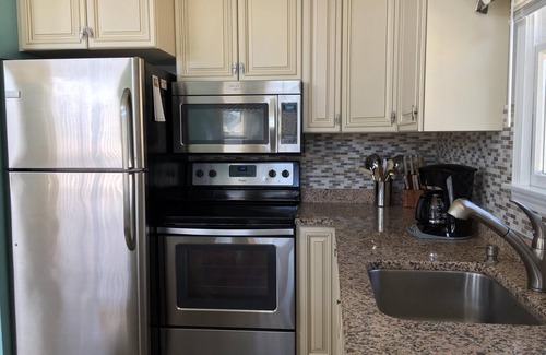 Gold Coast Condo | Picture Perfect Gold Coast Beach Rental - Bed&Bath linens included