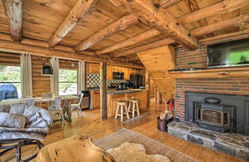 Bridgewater Corners House | Picture-Perfect Vermont Mtn Cabin with Hot Tub!