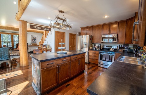 Jewett House | Picturesque 5- Bedroom close to Windham and Hunter