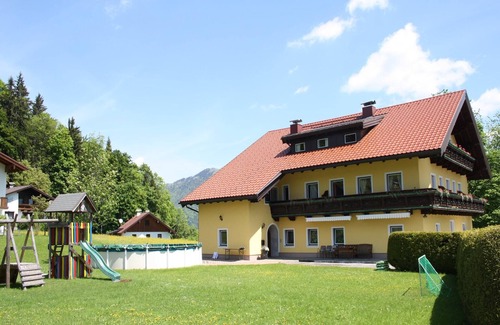 Krispl Apartment | Picturesque apartment with outdoor pool