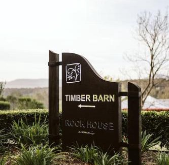 Mundamia House | Picturesque Barn located on the Shoalhaven River