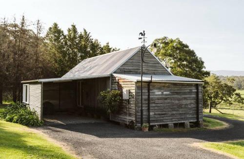 Mundamia House | Picturesque Barn located on the Shoalhaven River
