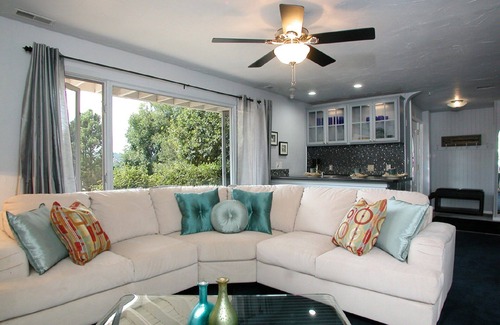 Village Seven House | PICTURESQUE BLUFF SIDE APARTMENT IN HOME