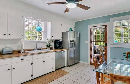 Live Oak House | Picturesque Bungalow in Savannah