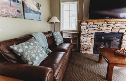 Chief Golf Cottages Villa | Picturesque Condo perfect for Golf, Families, Pools and Lake vacation