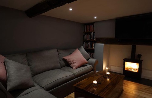 Nunney House | Picturesque cottage with hot tub, near Frome