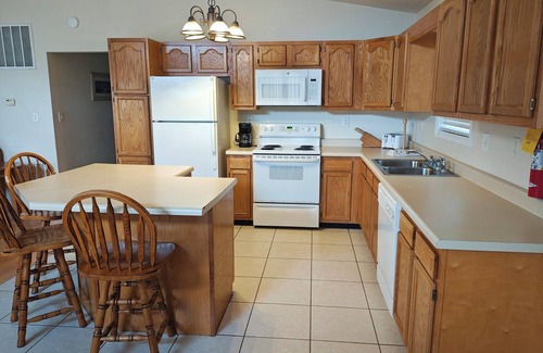 Mountain Home House | Picturesque Executive House #22 w/jacuzzi and views of Norfork lake