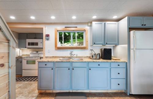 Portage Lake Cabin | Picturesque Family Lake Side Cabin