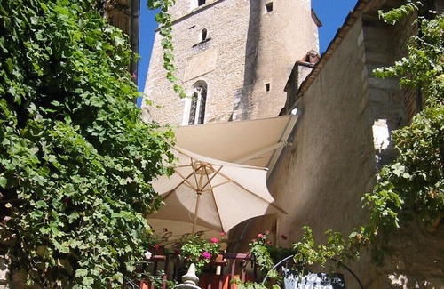 Saint-Cirq-Lapopie House | Picturesque House & Garden in Historic Village