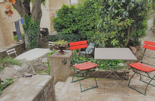 Cabrerolles House | Picturesque house in an idyllic wine-growing village