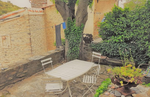 Cabrerolles House | Picturesque house in an idyllic wine-growing village