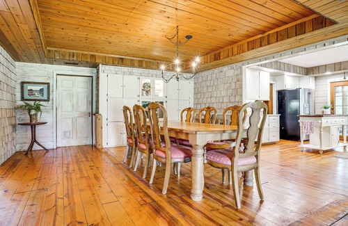 Lake Elmo Cottage | Picturesque Lake Elmo Cottage w/Fire Pits!