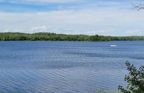 Bangor House | Picturesque lake-front cottage close to amenities
