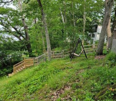 Bangor House | Picturesque lake-front cottage close to amenities