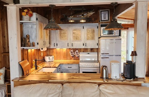 Muskoka Lakes Cottage | Picturesque Leonard Lake cottage
