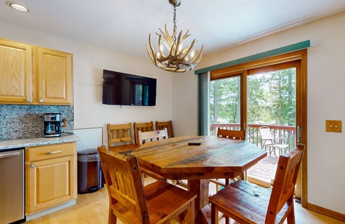 St Germain House | Picturesque Log Home with dock, fire pit, pool table, & WIFI
