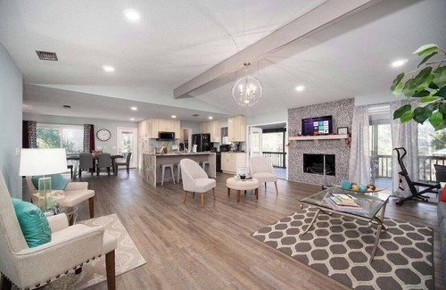 Middleburg House | Picturesque Middleburg Creek-view Vacation Home!