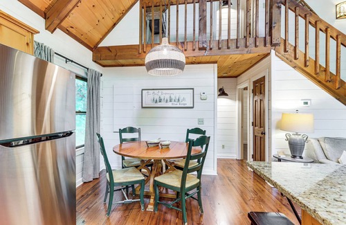 Foxfire Estates Cabin | Picturesque Mountain Cabin w/Hot Tub + Fire Pit!