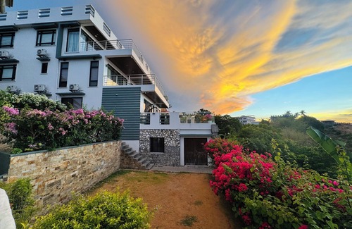Puerto Galera Villa | Picturesque private villa with infinity pool